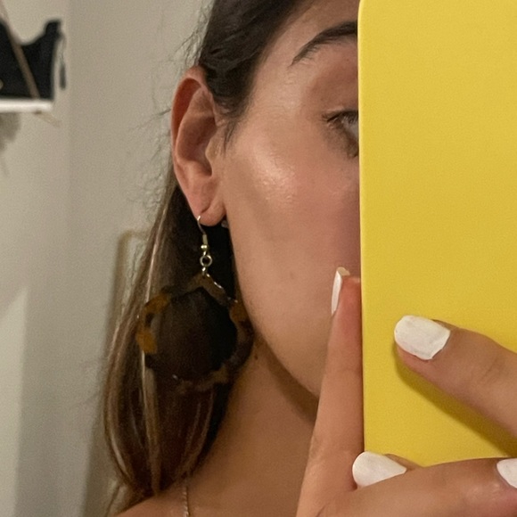 Tortoise shell earrings - Picture 2 of 2